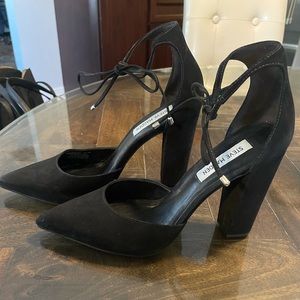 Steve Madden Suede Closed Toe Pumps - Size 8.5.